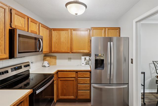 4900 Pleasant Street 14, West Des Moines, IA 50266