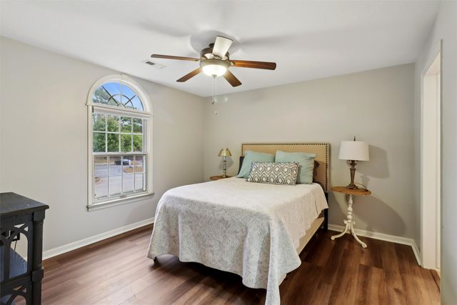 4900 Pleasant Street 14, West Des Moines, IA 50266