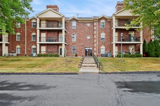 4900 Pleasant Street 14, West Des Moines, IA 50266