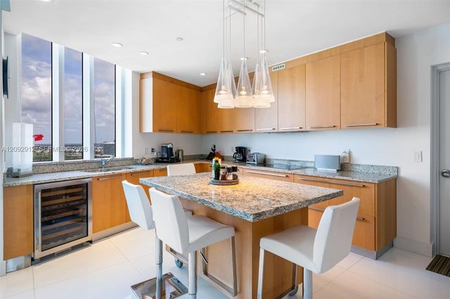 15811 Collins Avenue 2006, Sunny Isles Beach, FL 33160
