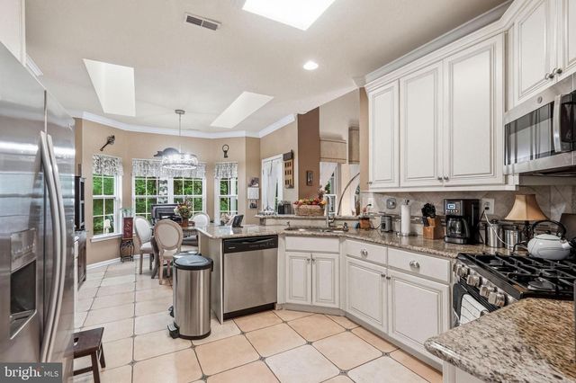13 WOODCREST CT, Berlin, NJ 08009