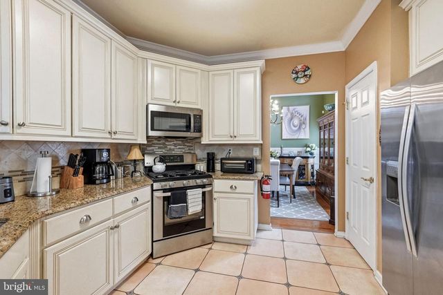 13 WOODCREST CT, Berlin, NJ 08009