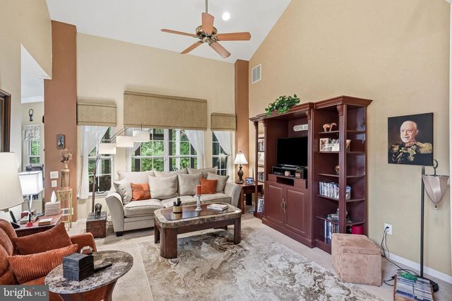 13 WOODCREST CT, Berlin, NJ 08009