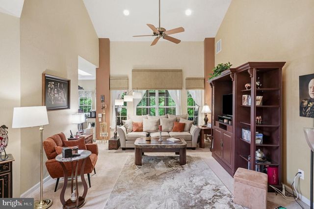 13 WOODCREST CT, Berlin, NJ 08009