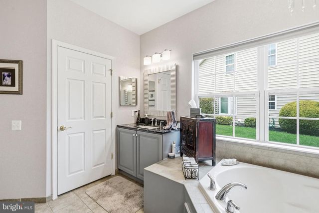 13 WOODCREST CT, Berlin, NJ 08009