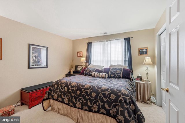 13 WOODCREST CT, Berlin, NJ 08009