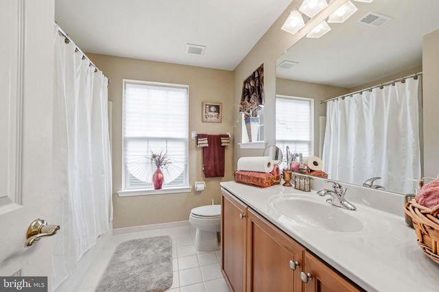 13 WOODCREST CT, Berlin, NJ 08009