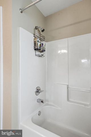 13 WOODCREST CT, Berlin, NJ 08009
