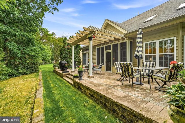 13 WOODCREST CT, Berlin, NJ 08009