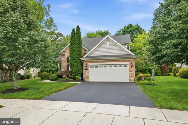 13 WOODCREST CT, Berlin, NJ 08009