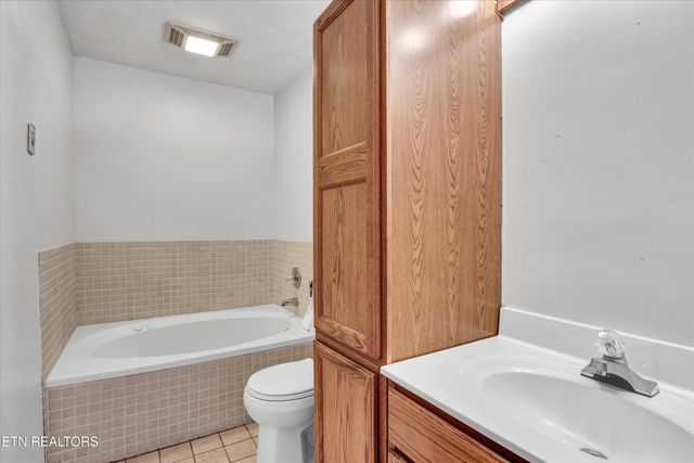 2406 Rowena Lane, Knoxville, TN 37931