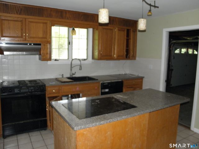 20 Maple Terrace, Ledyard, CT 06339