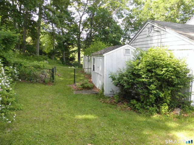 20 Maple Terrace, Ledyard, CT 06339