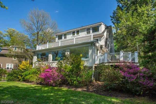 21 Fernwood Pl, Mountain Lakes Boro, NJ 07046