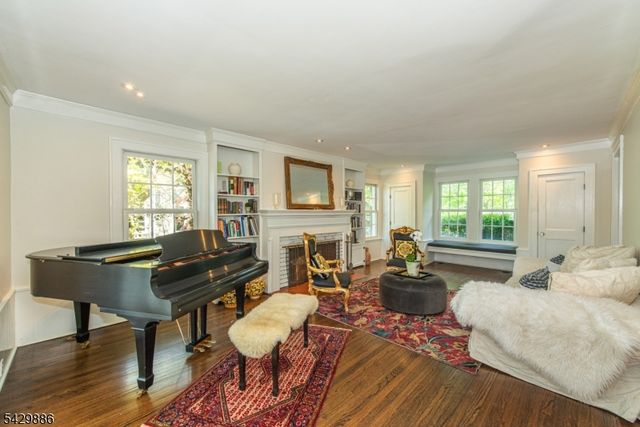 21 Fernwood Pl, Mountain Lakes Boro, NJ 07046