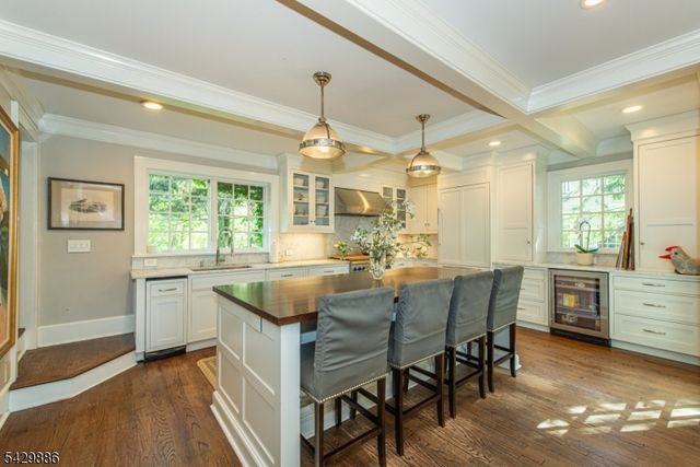 21 Fernwood Pl, Mountain Lakes Boro, NJ 07046