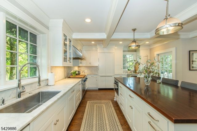 21 Fernwood Pl, Mountain Lakes Boro, NJ 07046