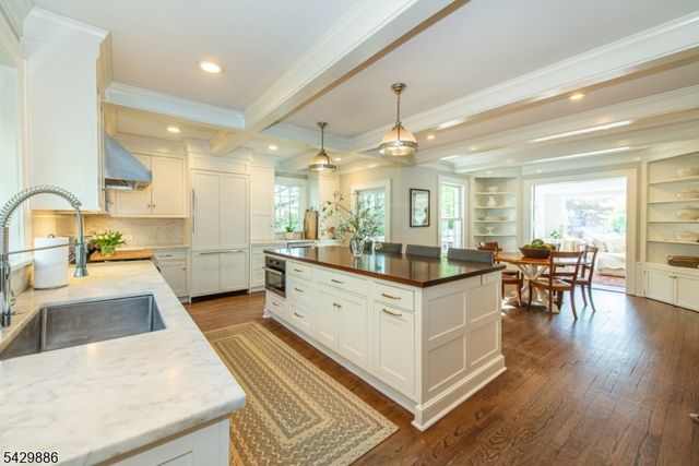21 Fernwood Pl, Mountain Lakes Boro, NJ 07046