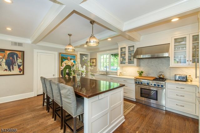 21 Fernwood Pl, Mountain Lakes Boro, NJ 07046