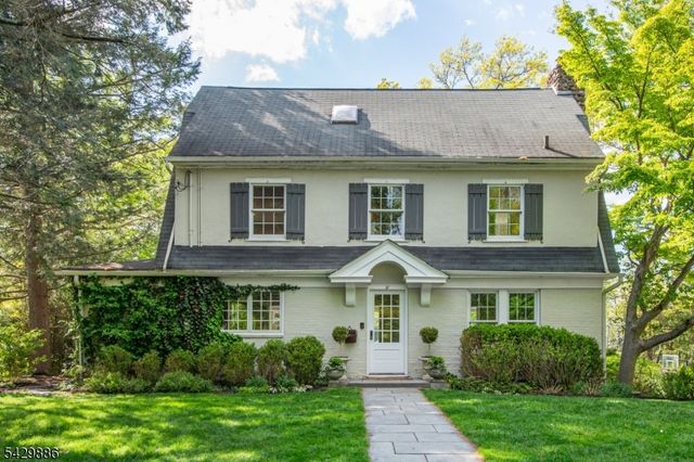 21 Fernwood Pl, Mountain Lakes Boro, NJ 07046
