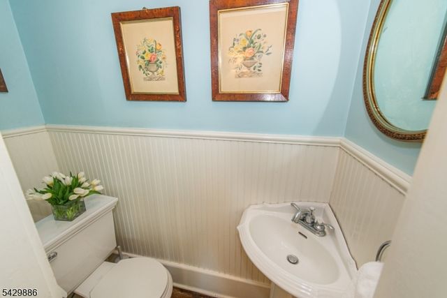 21 Fernwood Pl, Mountain Lakes Boro, NJ 07046