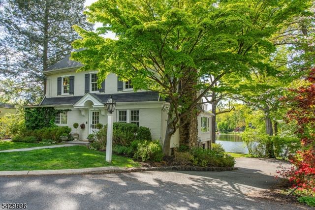 21 Fernwood Pl, Mountain Lakes Boro, NJ 07046