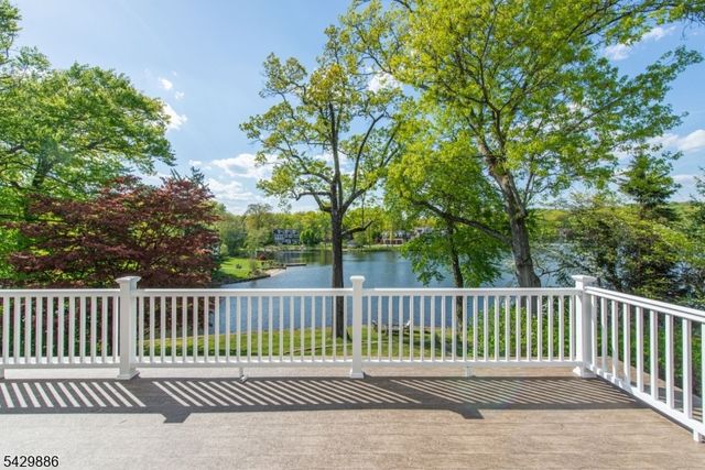 21 Fernwood Pl, Mountain Lakes Boro, NJ 07046