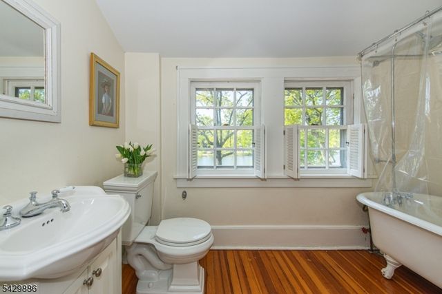 21 Fernwood Pl, Mountain Lakes Boro, NJ 07046