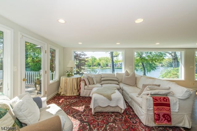 21 Fernwood Pl, Mountain Lakes Boro, NJ 07046