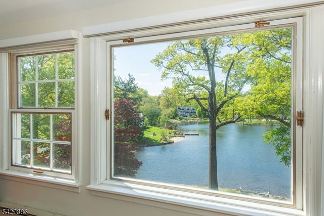 21 Fernwood Pl, Mountain Lakes Boro, NJ 07046