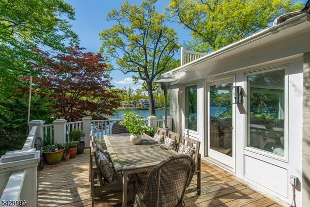 21 Fernwood Pl, Mountain Lakes Boro, NJ 07046