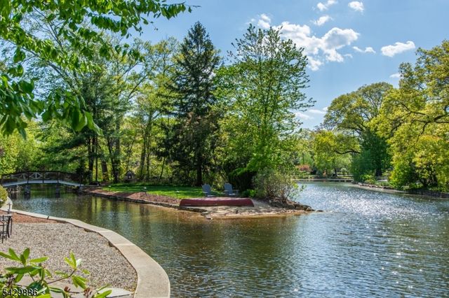 21 Fernwood Pl, Mountain Lakes Boro, NJ 07046