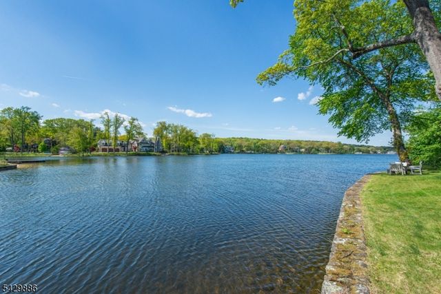 21 Fernwood Pl, Mountain Lakes Boro, NJ 07046