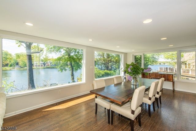 21 Fernwood Pl, Mountain Lakes Boro, NJ 07046