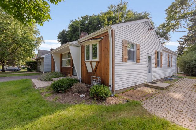 270 Lagoon Drive, Northfield, IL 60093