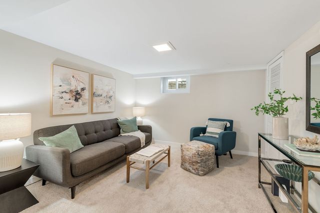 270 Lagoon Drive, Northfield, IL 60093
