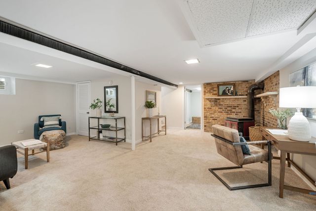 270 Lagoon Drive, Northfield, IL 60093