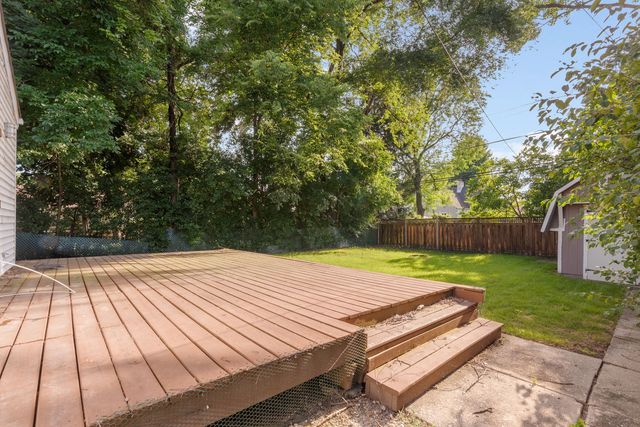 270 Lagoon Drive, Northfield, IL 60093