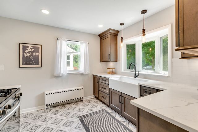 270 Lagoon Drive, Northfield, IL 60093