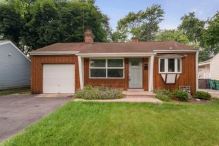 270 Lagoon Drive, Northfield, IL 60093