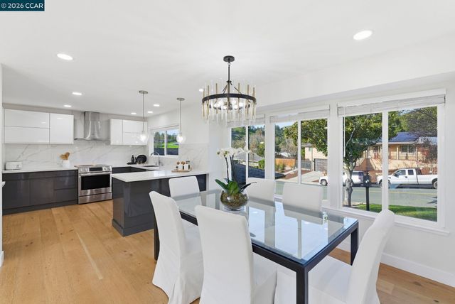 89 Greenfield Dr, Moraga, CA 94556