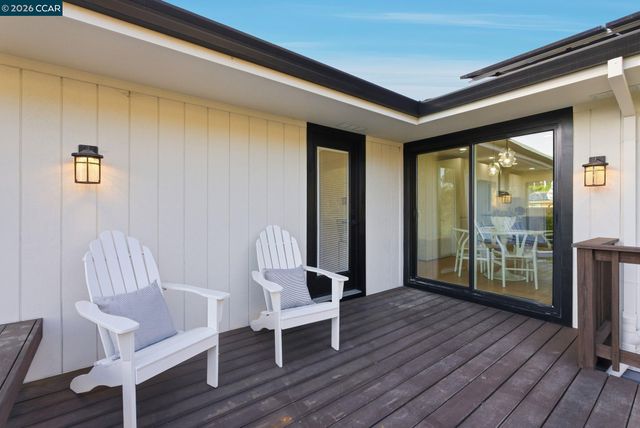 89 Greenfield Dr, Moraga, CA 94556