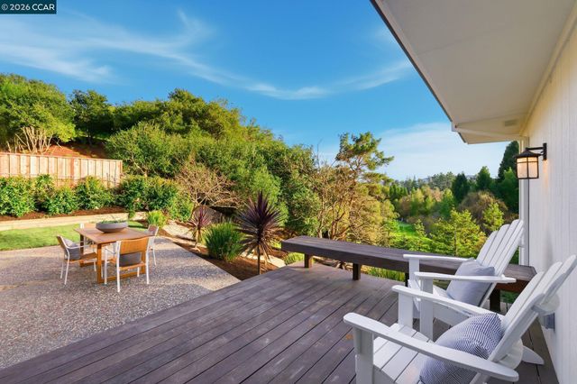 89 Greenfield Dr, Moraga, CA 94556