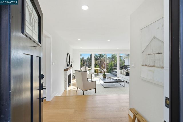 89 Greenfield Dr, Moraga, CA 94556