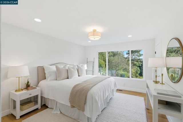 89 Greenfield Dr, Moraga, CA 94556