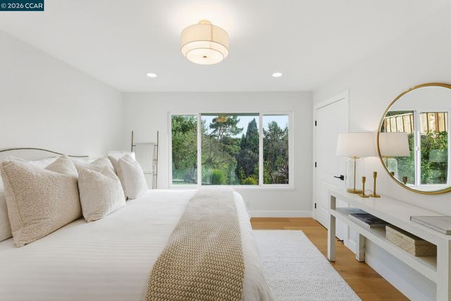 89 Greenfield Dr, Moraga, CA 94556