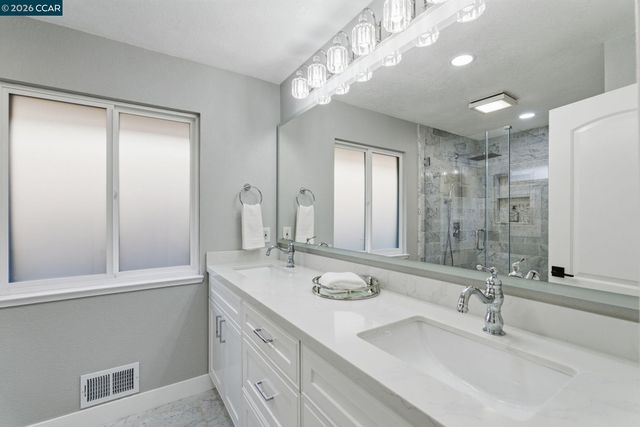 89 Greenfield Dr, Moraga, CA 94556