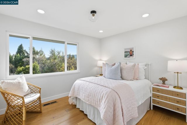 89 Greenfield Dr, Moraga, CA 94556