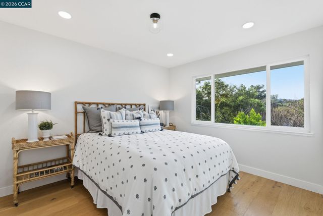 89 Greenfield Dr, Moraga, CA 94556