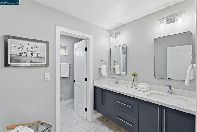 89 Greenfield Dr, Moraga, CA 94556